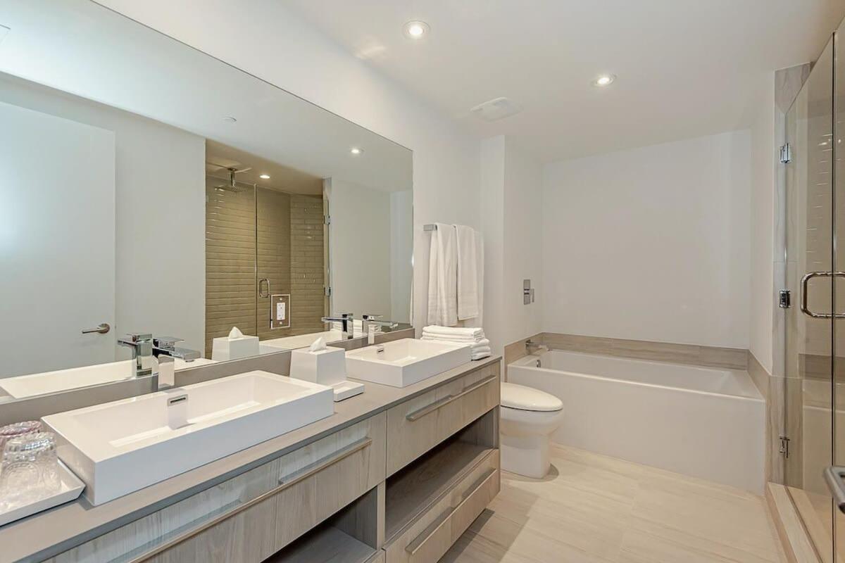 Wrap Around Balcony - Insane Views - Amazing Pools Apartment Hollywood Exterior photo