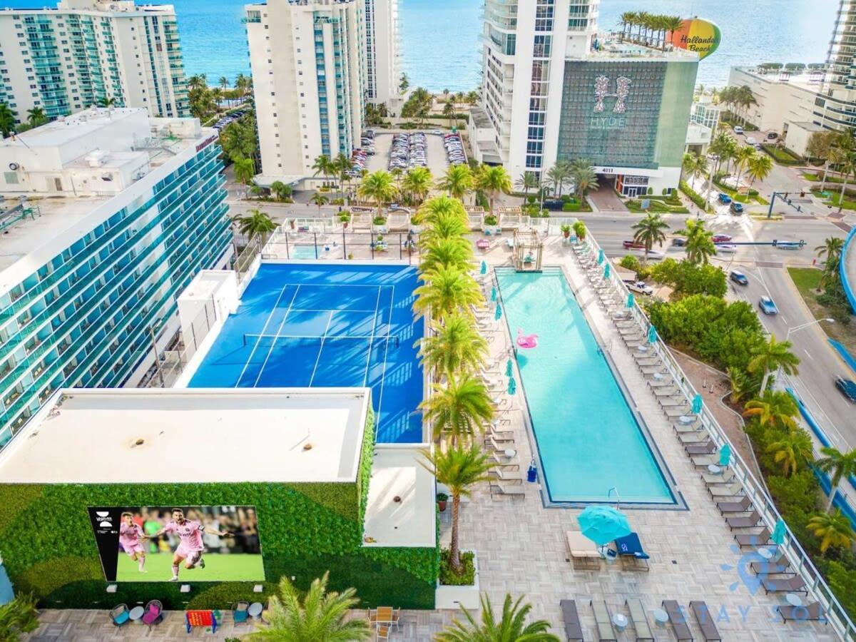 Wrap Around Balcony - Insane Views - Amazing Pools Apartment Hollywood Exterior photo