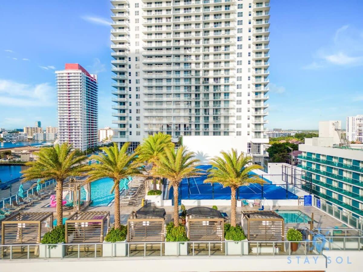 Wrap Around Balcony - Insane Views - Amazing Pools Apartment Hollywood Exterior photo