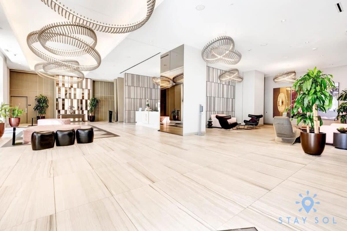 Wrap Around Balcony - Insane Views - Amazing Pools Apartment Hollywood Exterior photo