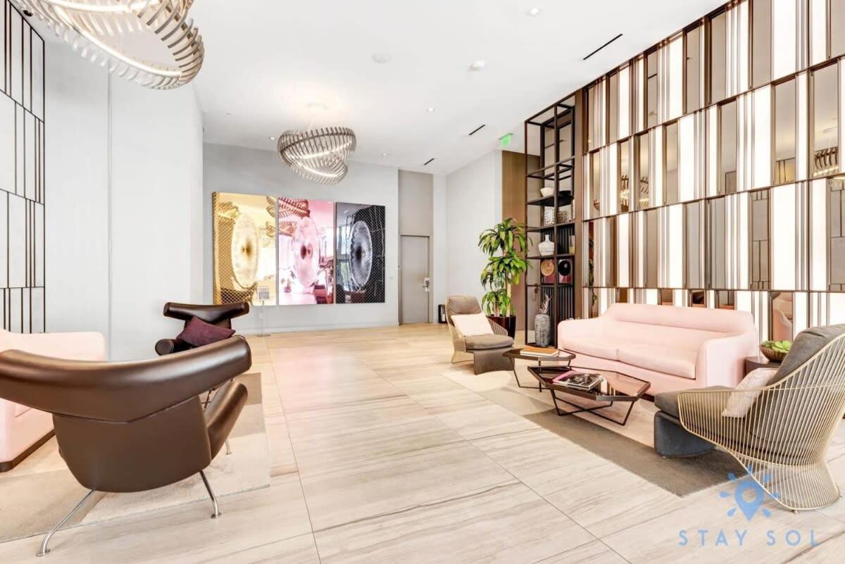 Wrap Around Balcony - Insane Views - Amazing Pools Apartment Hollywood Exterior photo