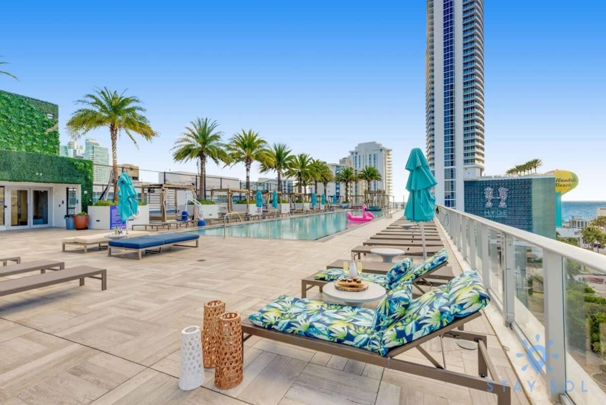 Wrap Around Balcony - Insane Views - Amazing Pools Apartment Hollywood Exterior photo