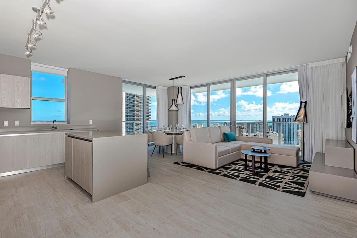Wrap Around Balcony - Insane Views - Amazing Pools Apartment Hollywood Exterior photo