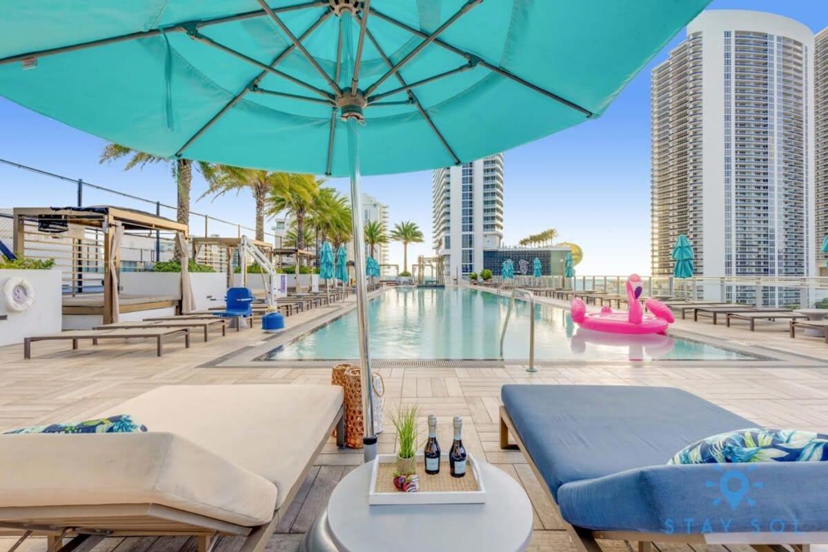 Wrap Around Balcony - Insane Views - Amazing Pools Apartment Hollywood Exterior photo