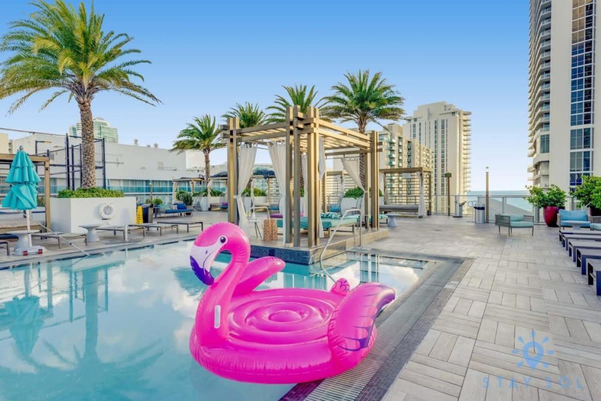 Wrap Around Balcony - Insane Views - Amazing Pools Apartment Hollywood Exterior photo
