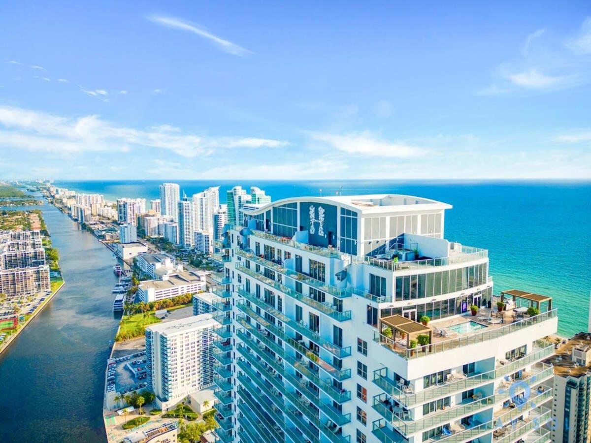 Wrap Around Balcony - Insane Views - Amazing Pools Apartment Hollywood Exterior photo